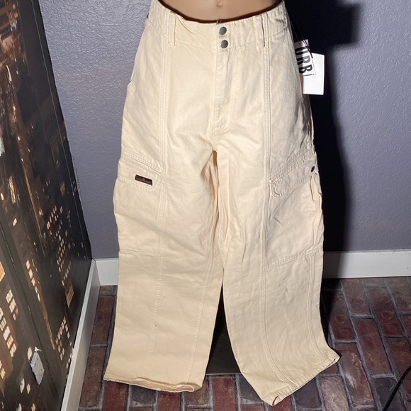 URBAN OUTFITTERS - NWT - pants: beige pocketed cargo wideleg w zip, buttons - 32 - Picture 2 of 16